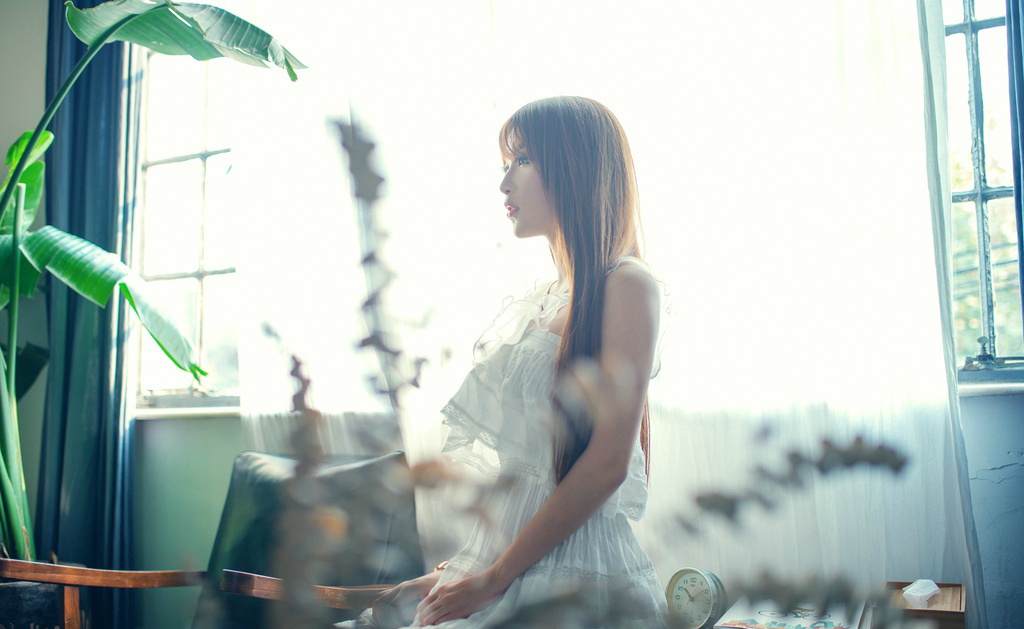 长直发清纯美女写真